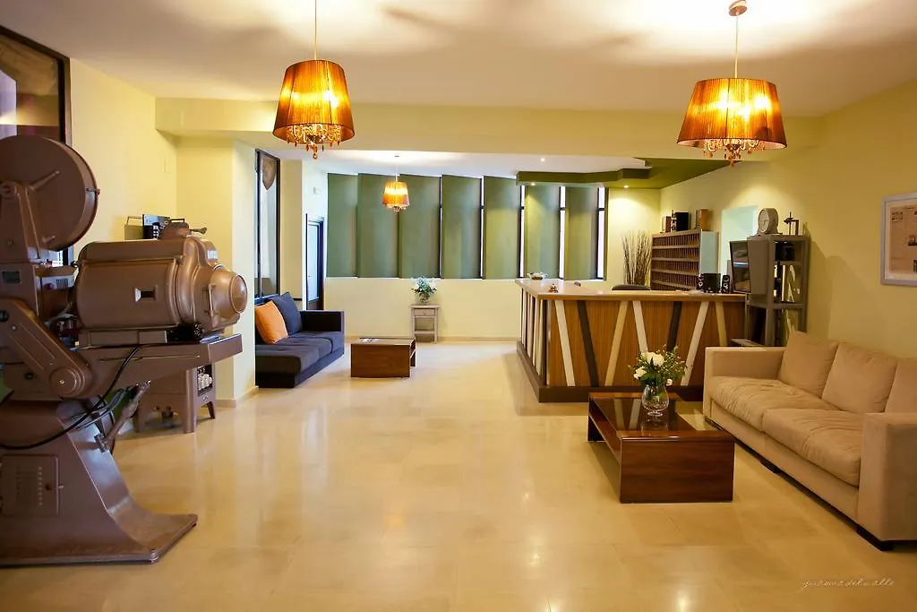 Lantana Garden Hotel Pilas Guest house